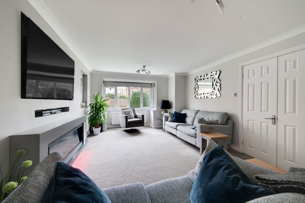 Property photo 2 of 32