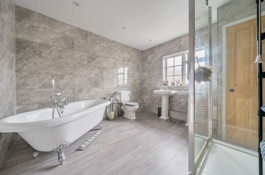 Property photo 2 of 22