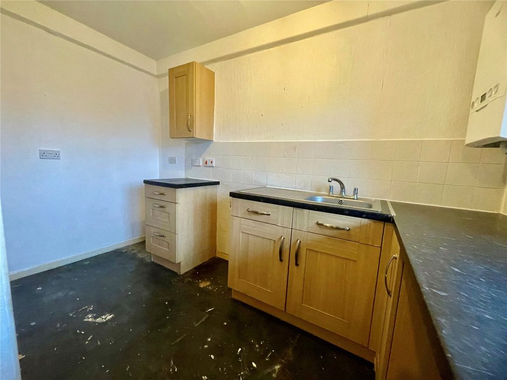 Property photo 3 of 9 Kitchen