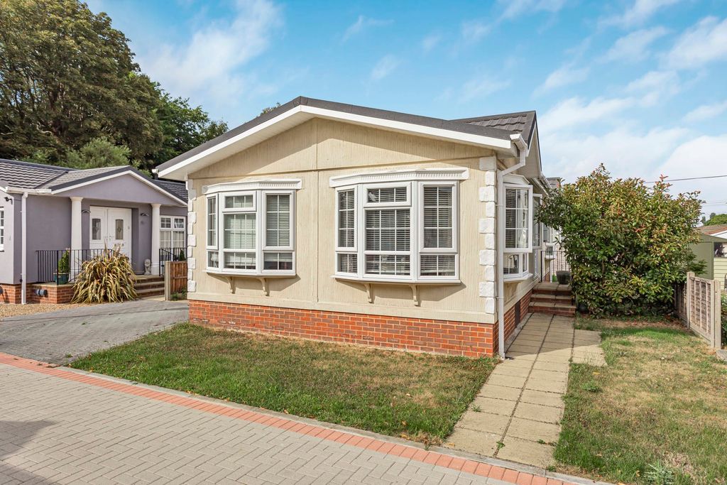 Property photo 1 of 17 Exterior