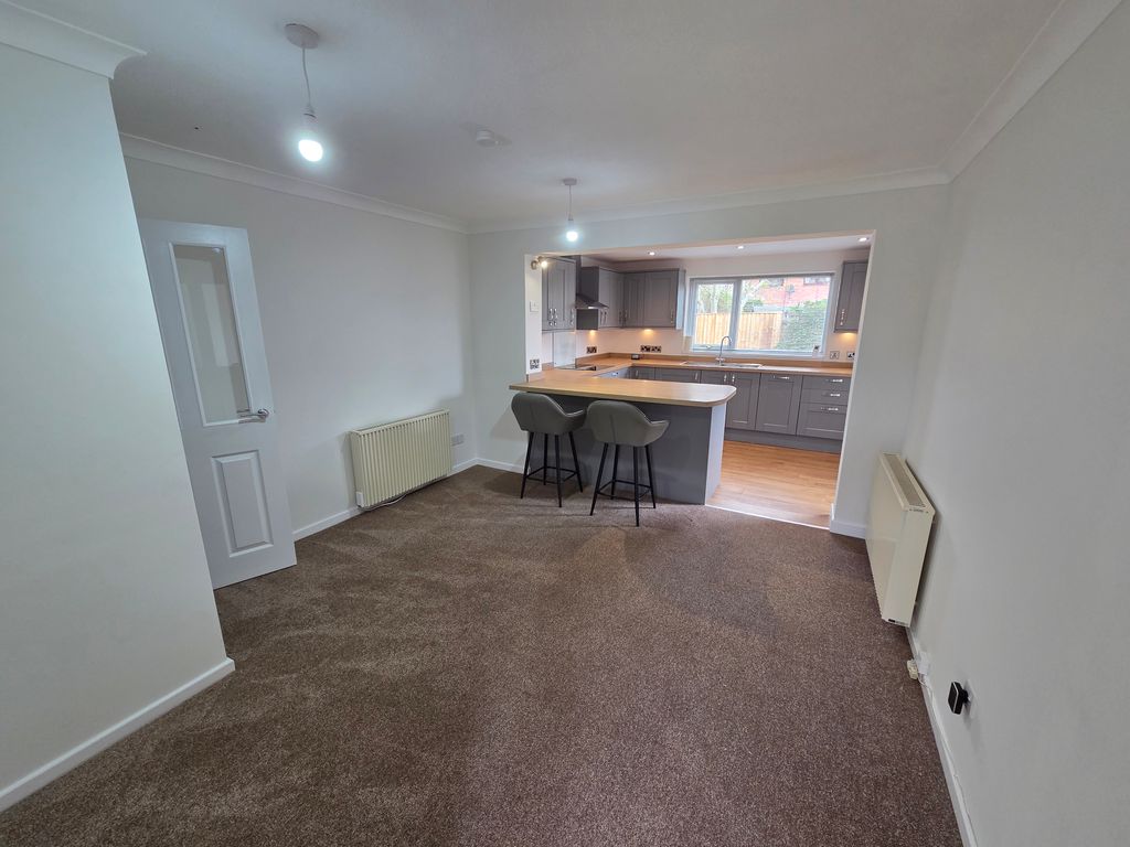 Property photo 3 of 14 Dining Room 