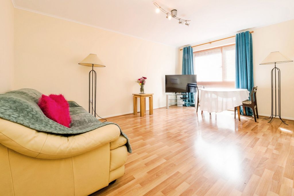 Property photo 3 of 9 Pbox-Img.Jpg