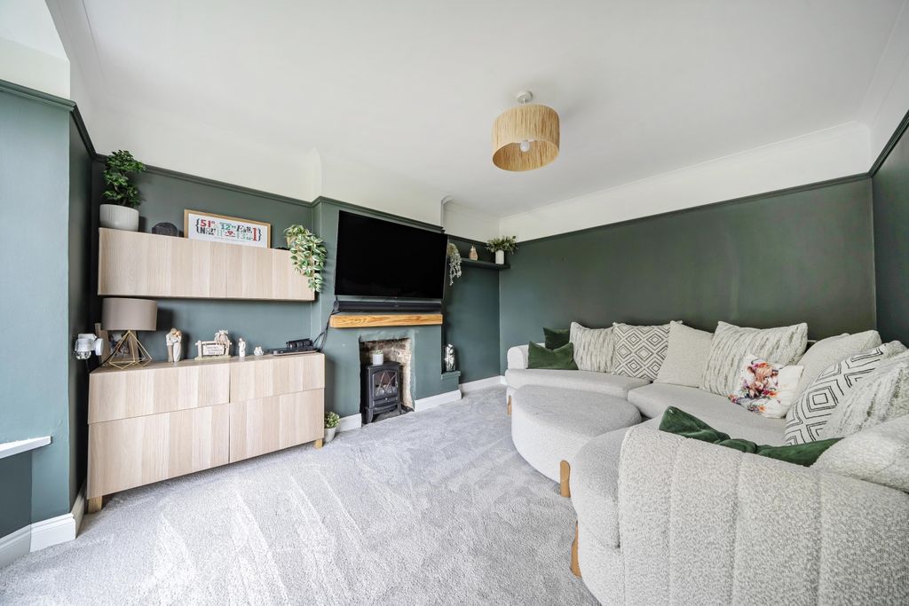 Property photo 3 of 30 Lounge