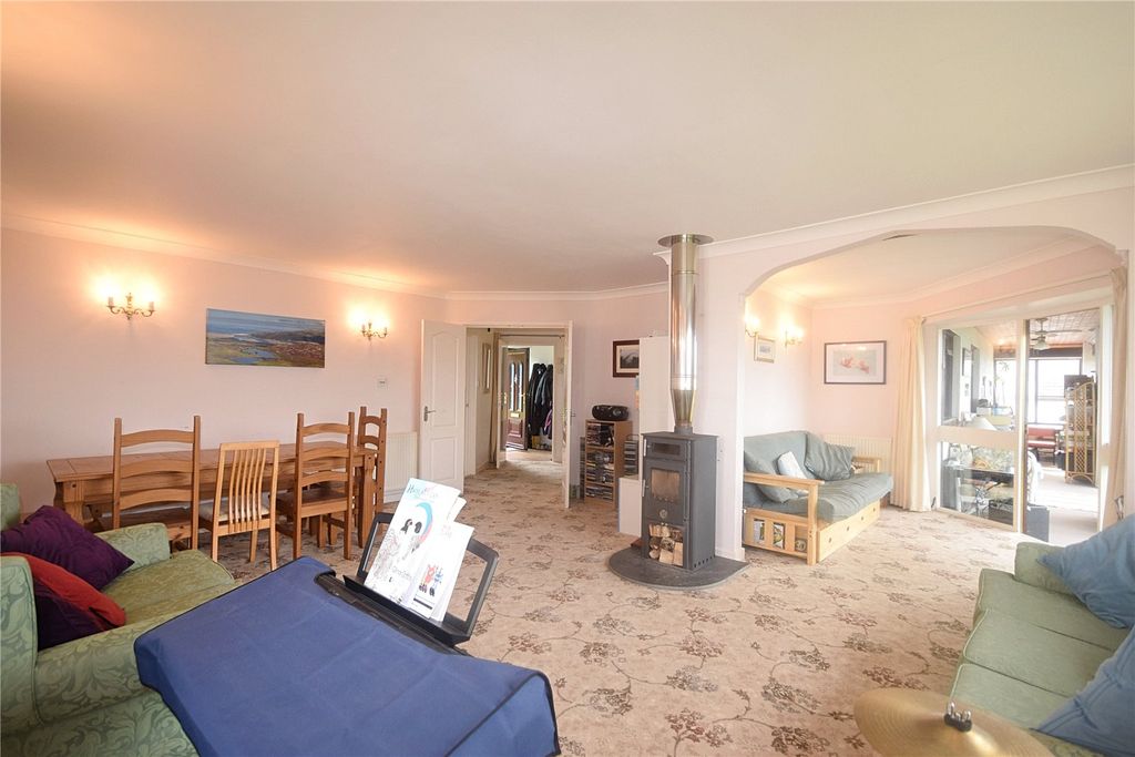 Property photo 2 of 43 Picture No. 04