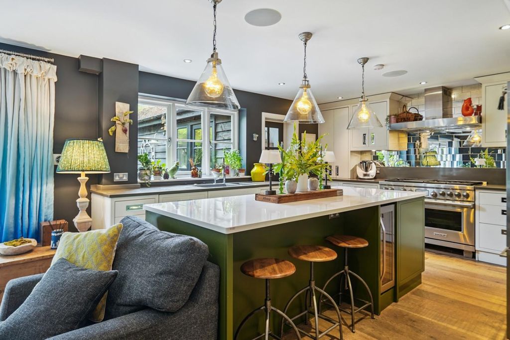 Property photo 3 of 26 Kitchen Breakfast