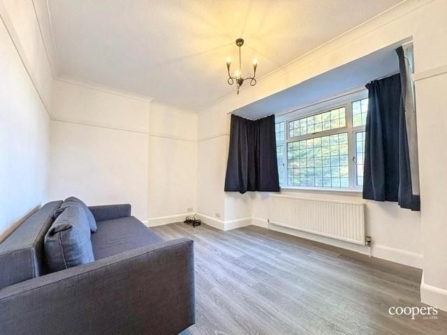 Property photo 2 of 7 11A King Edwards Road 5.Jpg