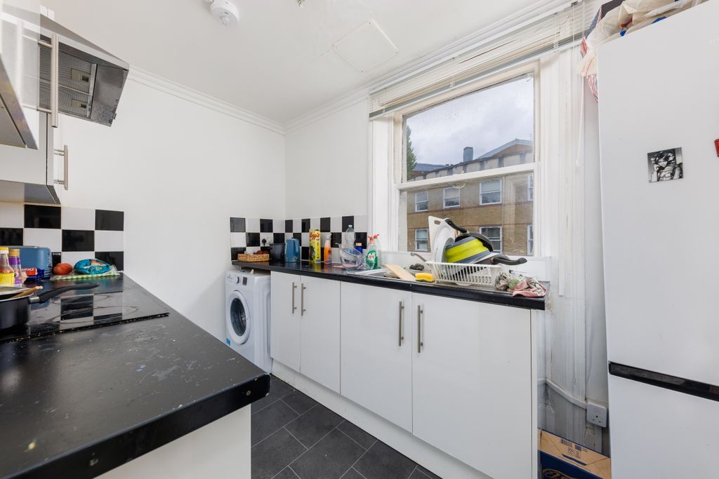 Property photo 2 of 6 New Kings Road 22...