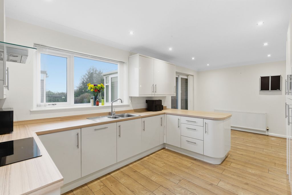 Property photo 3 of 12 Kitchen-Diner