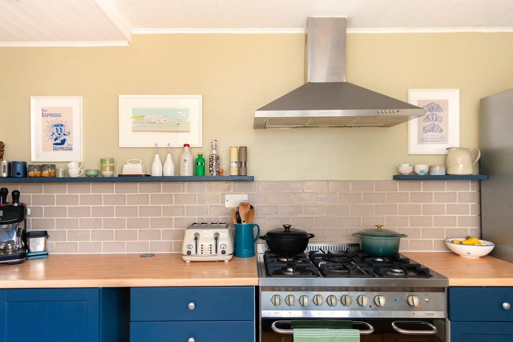 Property photo 3 of 32 0G6Pabn - Kitchen A.Jpg