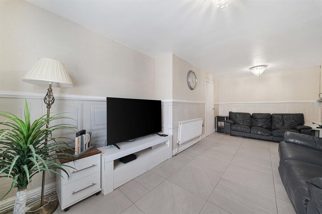 Property photo 2 of 24 49 Fisher Avenue-27.Jpg