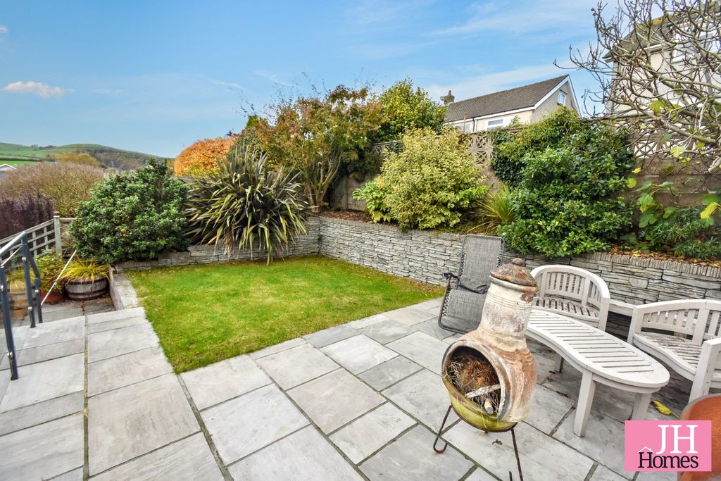 Property photo 2 of 26