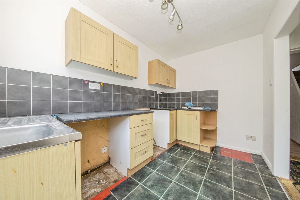 Property photo 3 of 12
