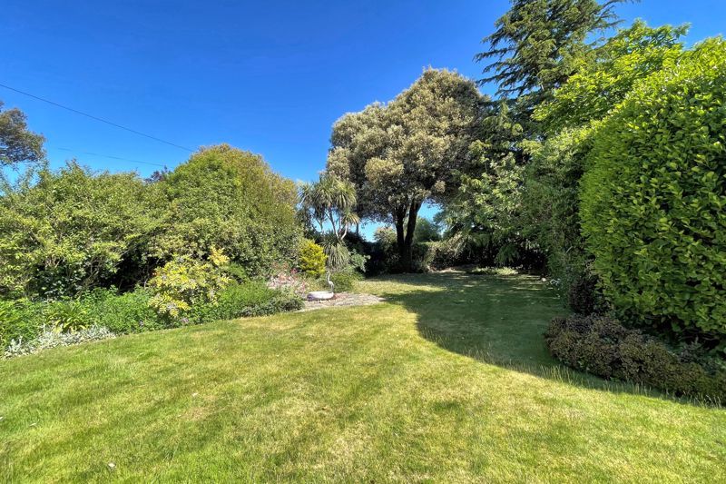 Property photo 2 of 28 Front Garden