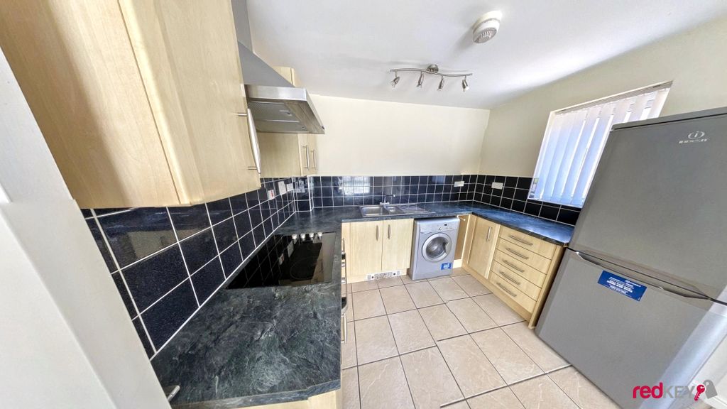 Property photo 3 of 5 Kitchen