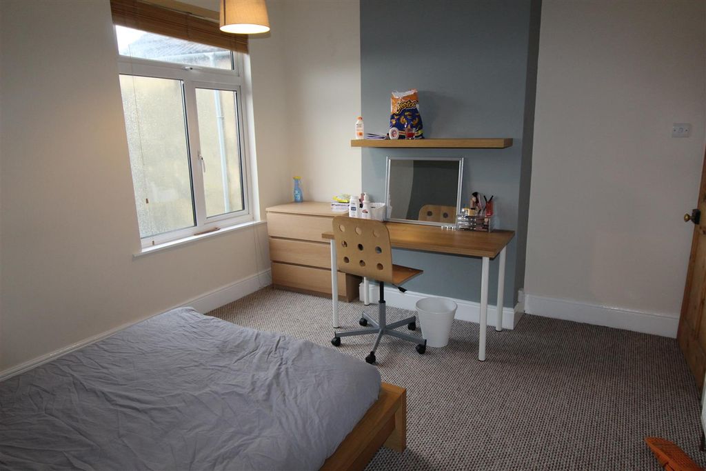 Property photo 2 of 10 6 Welland (32).Jpg