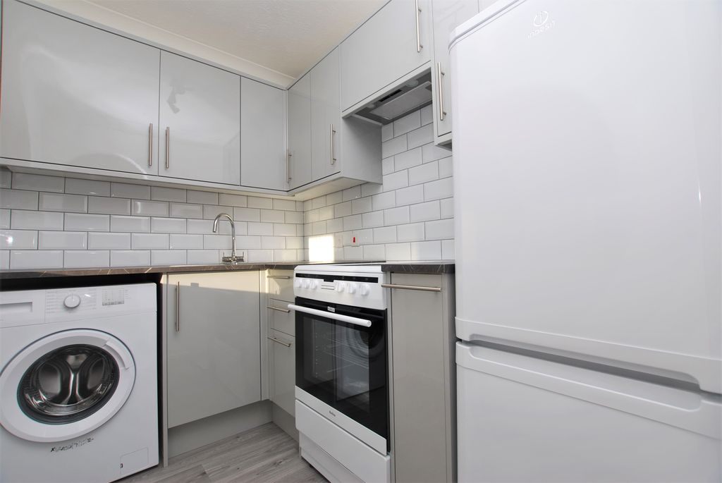 Property photo 2 of 6 Photo 02