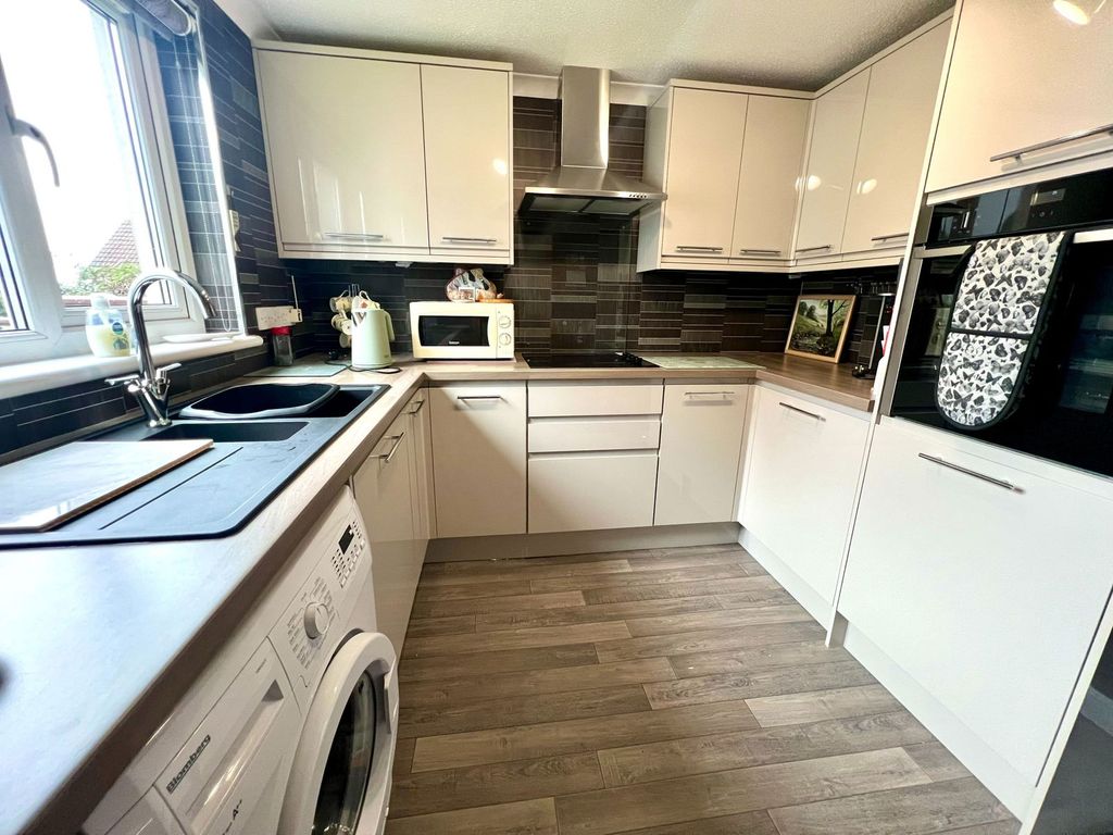 Property photo 3 of 14