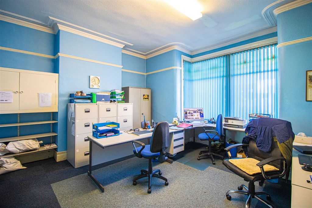 Property photo 2 of 11 Reception 1