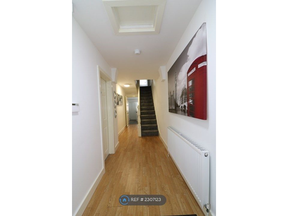 Property photo 2 of 27 Ground Floor Hallway