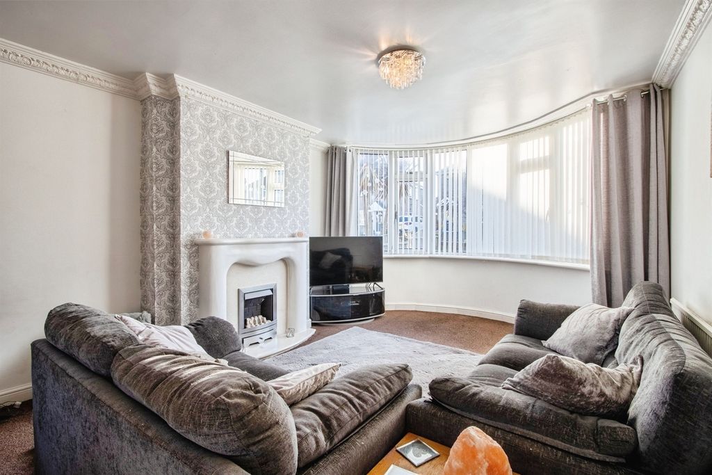 Property photo 3 of 13