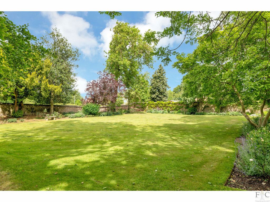 Property photo 2 of 48