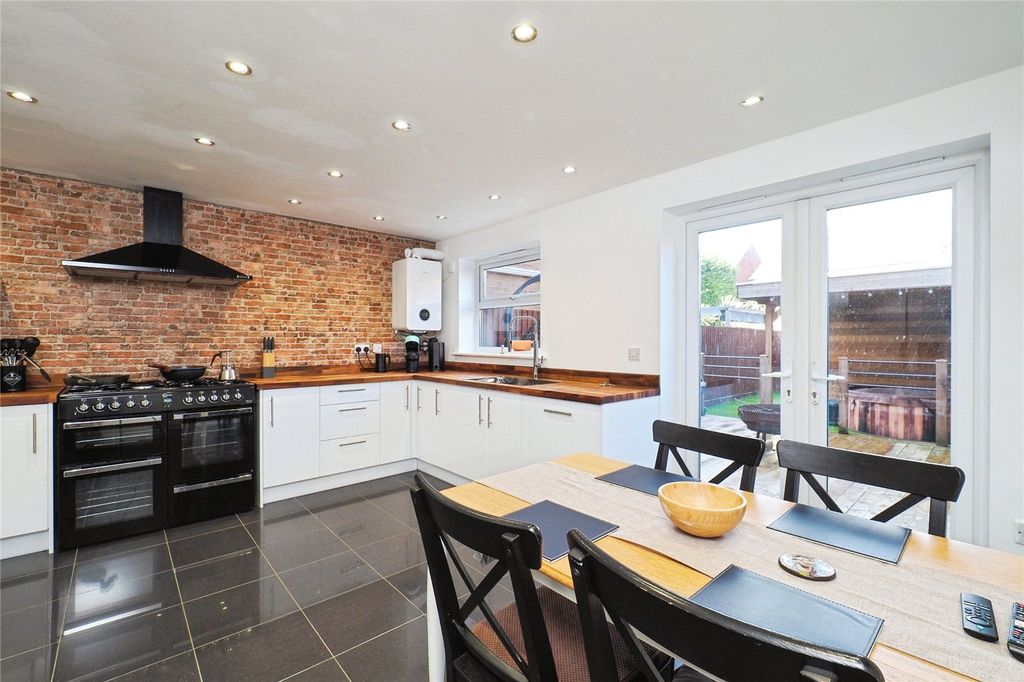 Property photo 2 of 17 Picture No. 33