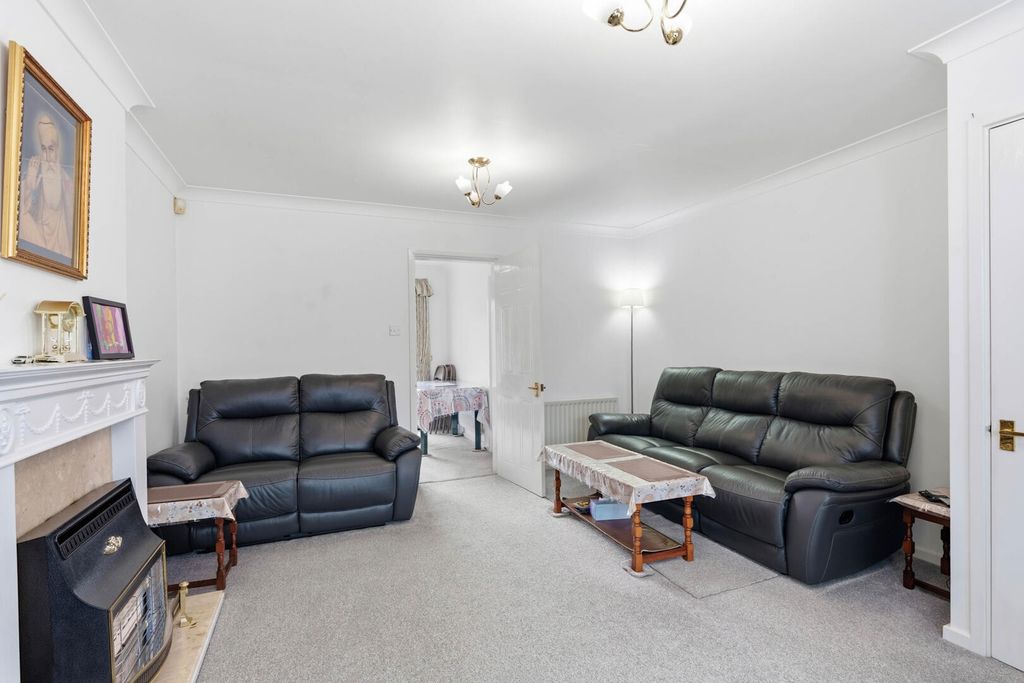 Property photo 3 of 25 Living Room