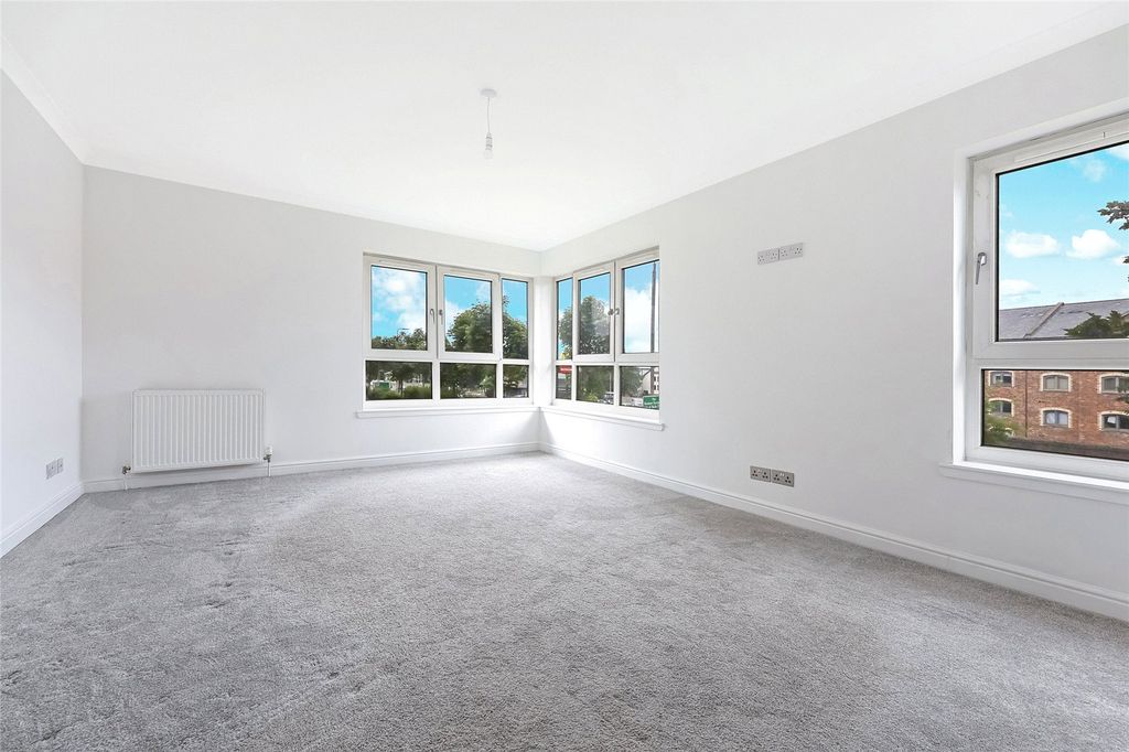 Property photo 2 of 21 Picture No. 18