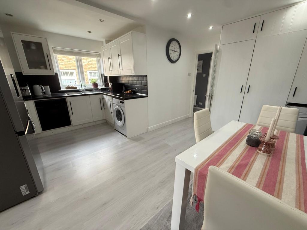 Property photo 3 of 11 1.Jpg