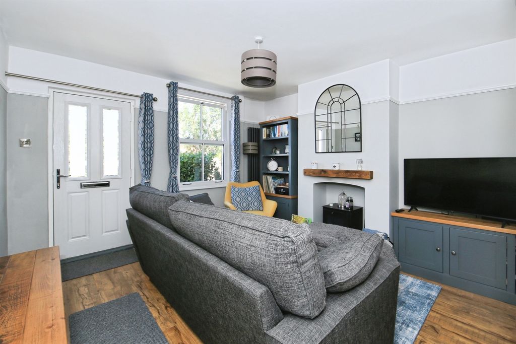 Property photo 2 of 13