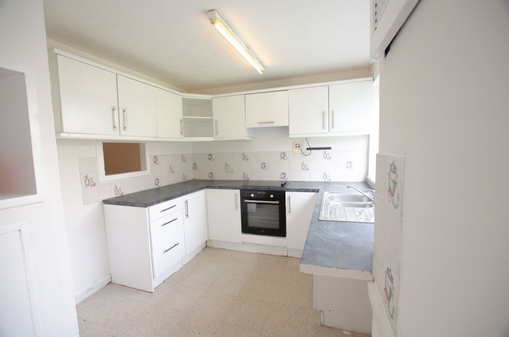 Property photo 3 of 9 25 Furze Hill-8