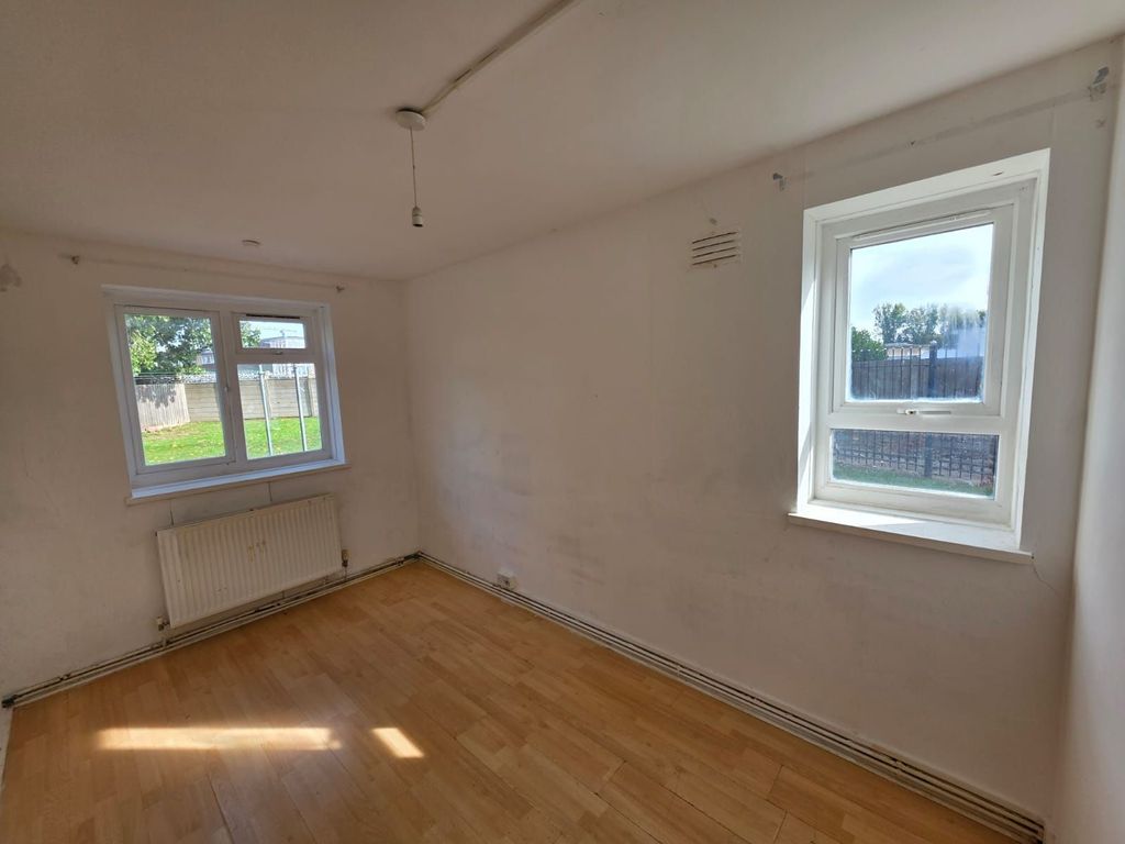 Property photo 3 of 4