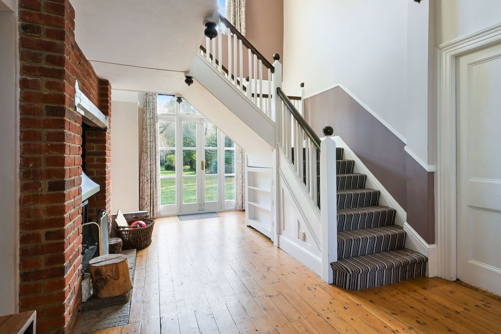 Property photo 2 of 34