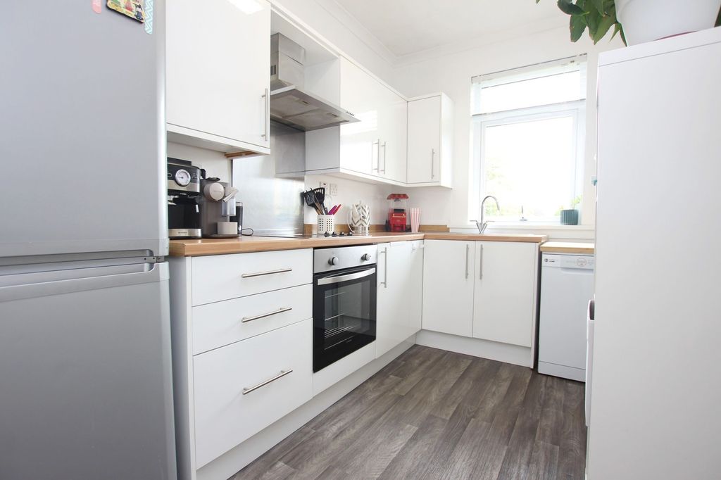 Property photo 3 of 18 Kitchen