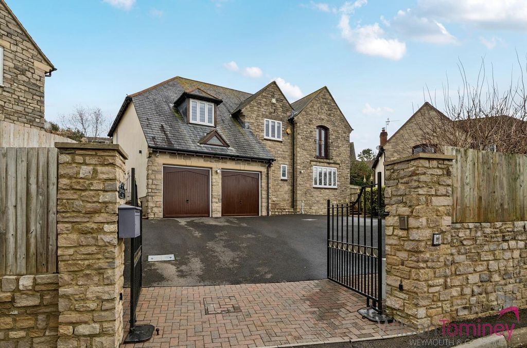 Property photo 1 of 26 c20353De-8c75-456c-8Ff1-E44250Ef78E6.Jpg