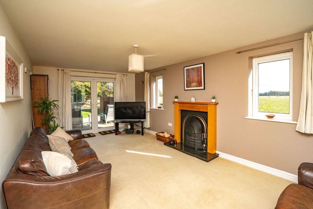 Property photo 2 of 27