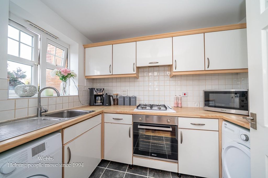 Property photo 3 of 22 Kitchen