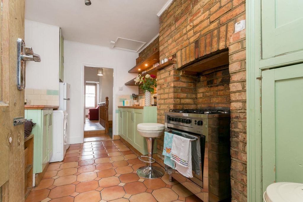 Property photo 2 of 22