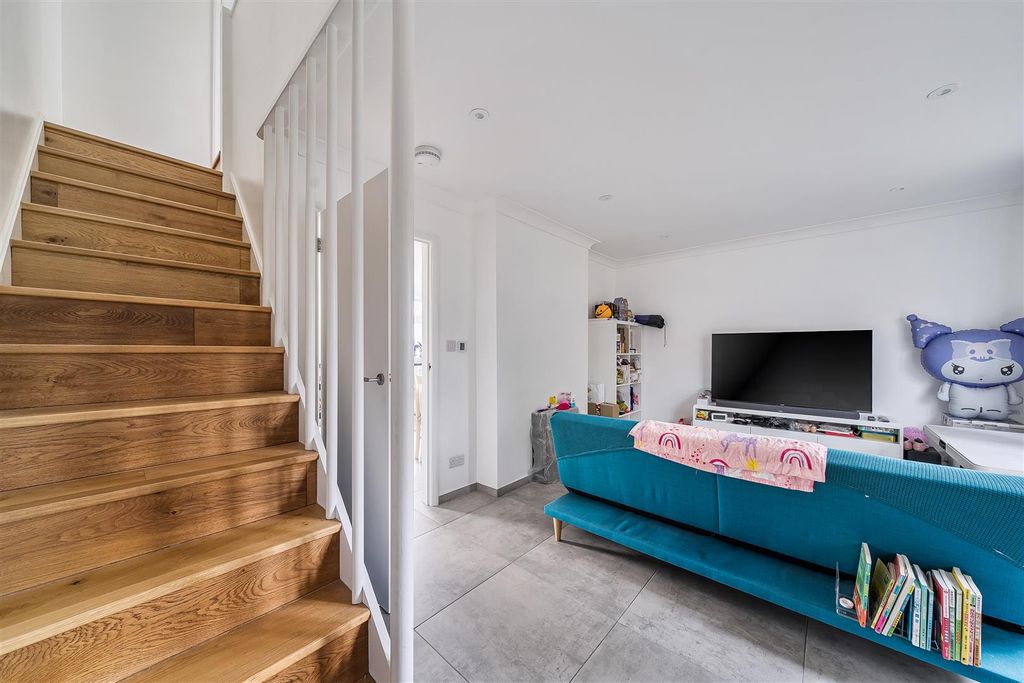 Property photo 2 of 21 1387539-13-693Aeb6bbc20d.Jpg