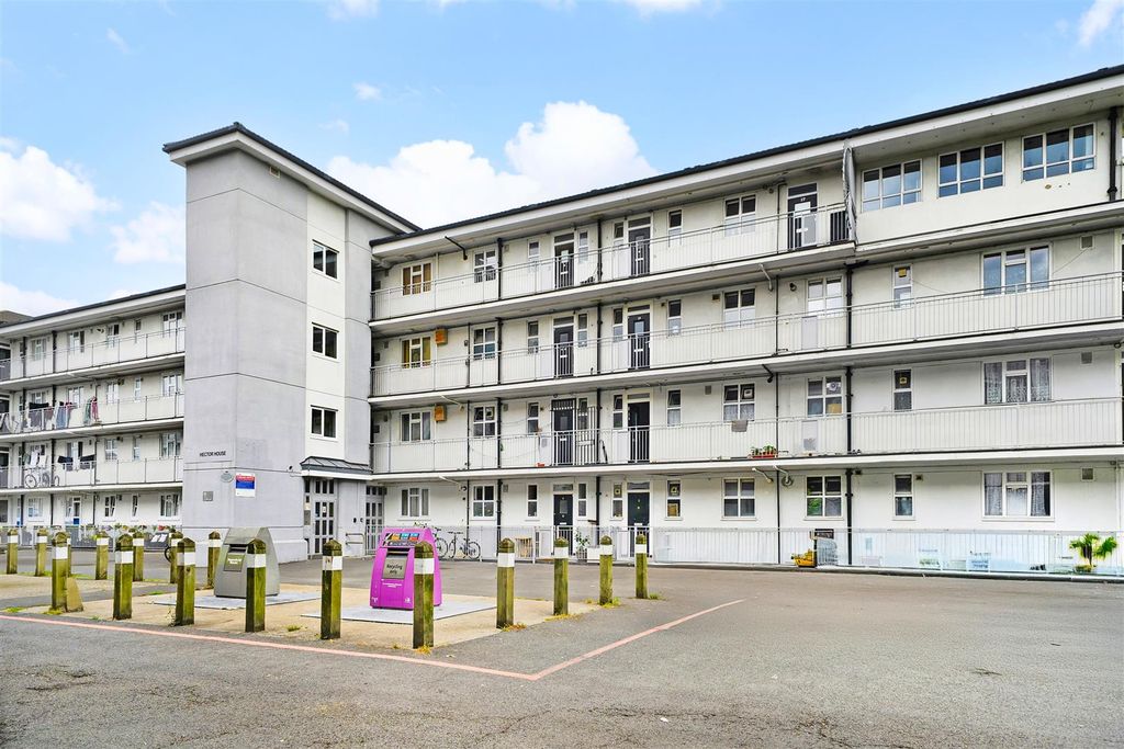 Property photo 1 of 18 Hector House