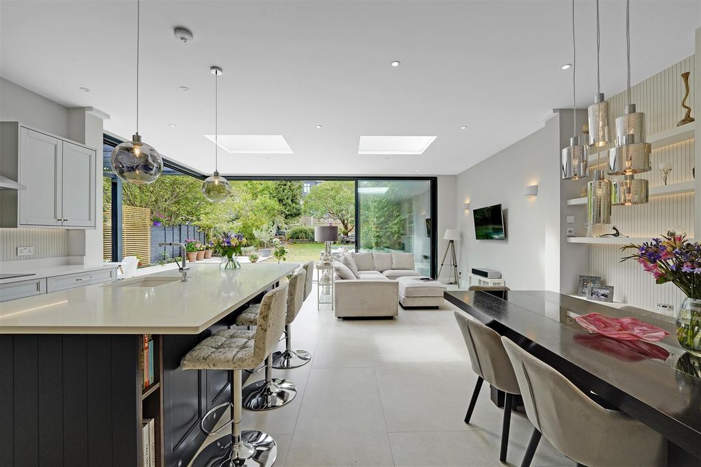 Property photo 2 of 15 01-288F83629-Ap-J2Iz6V-9 Vallis Way-1.Jpg