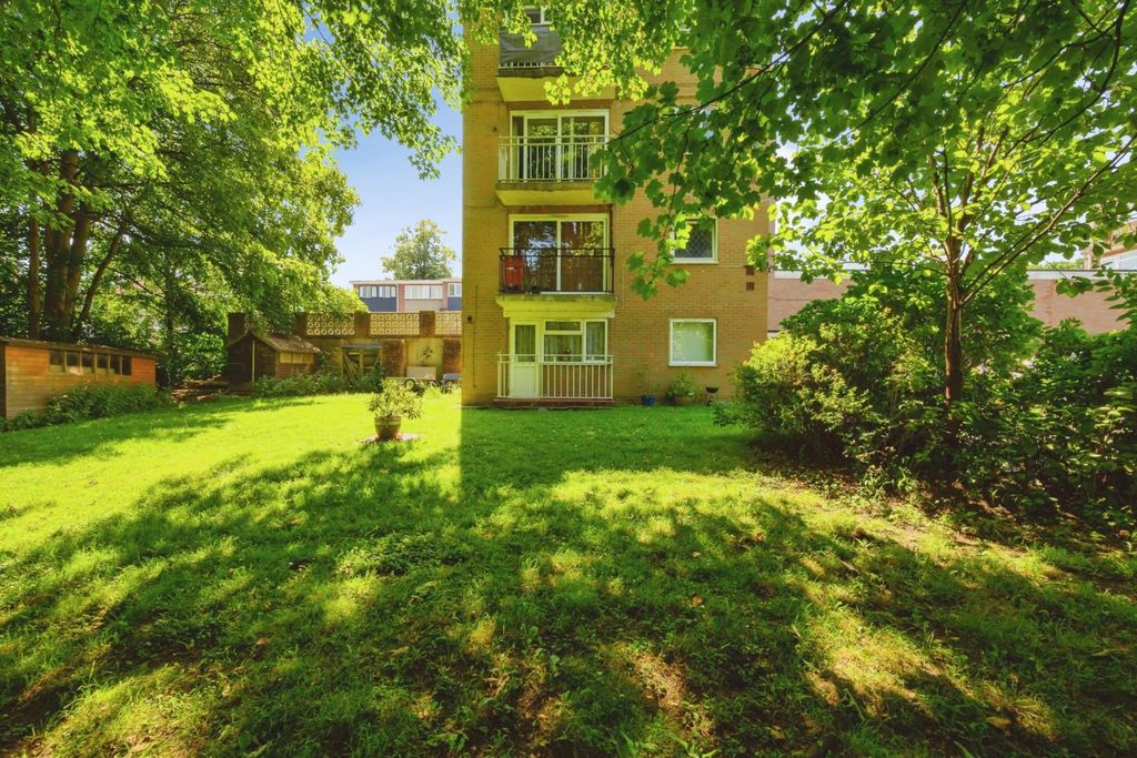 Property photo 1 of 17 Outside