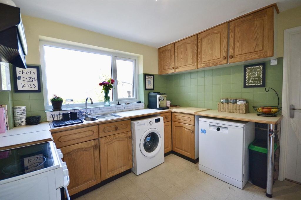 Property photo 3 of 30 Kitchen