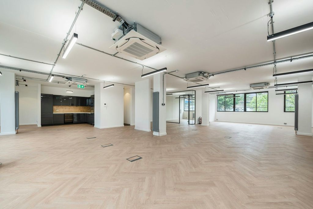 Property photo 2 of 10 First Floor 38-40 Southwark Street Office (Copy).Jpg