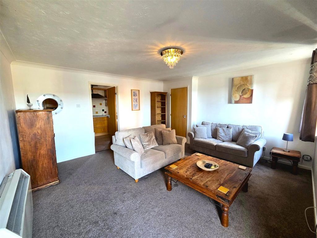 Property photo 2 of 13 Lounge A.Jpg
