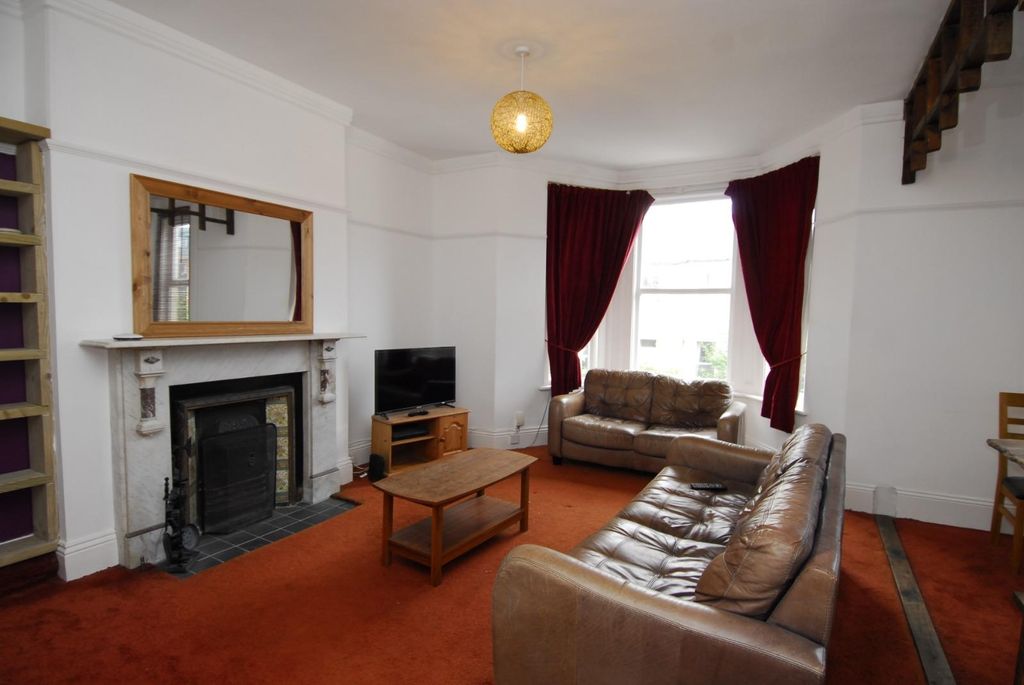 Property photo 2 of 7 74d3Cb91-Ff1c-43ce-9Ad2-76A45Cde8075.Jpg