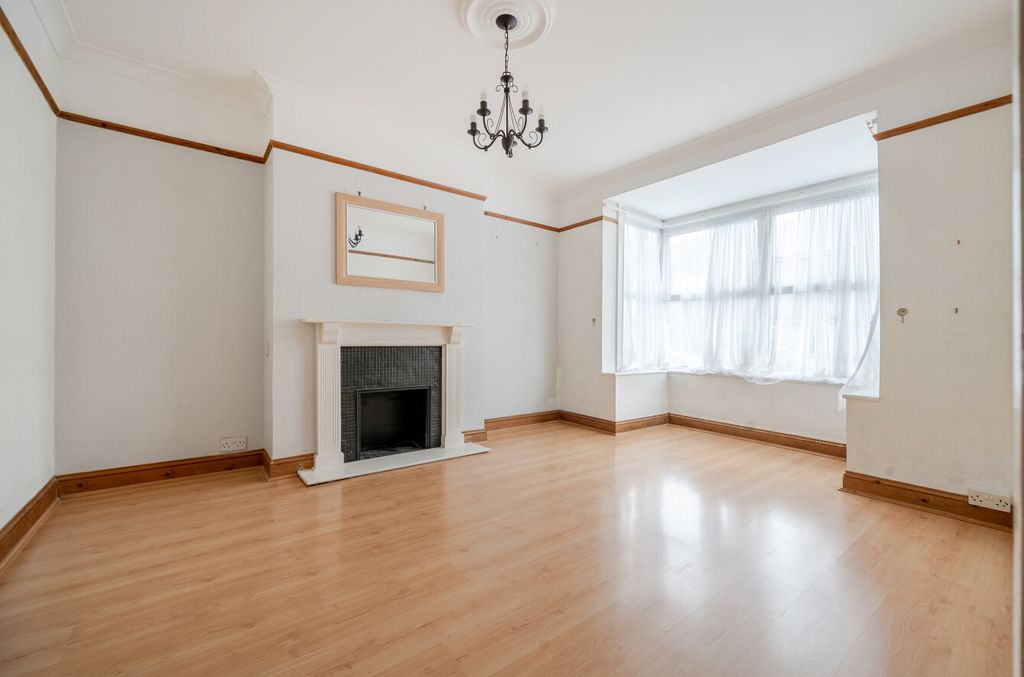 Property photo 2 of 12 1447660-9-69Dfac6...