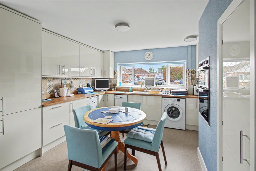 Property photo 3 of 16 Kitchen