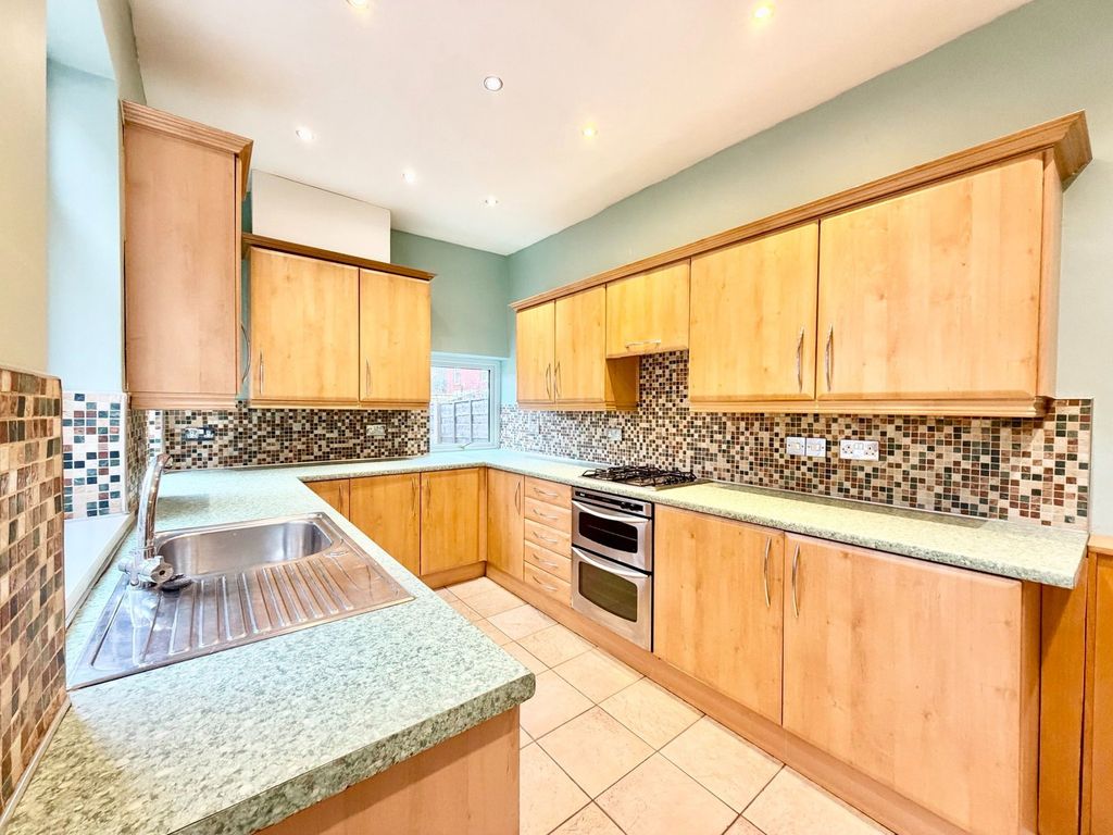 Property photo 2 of 25