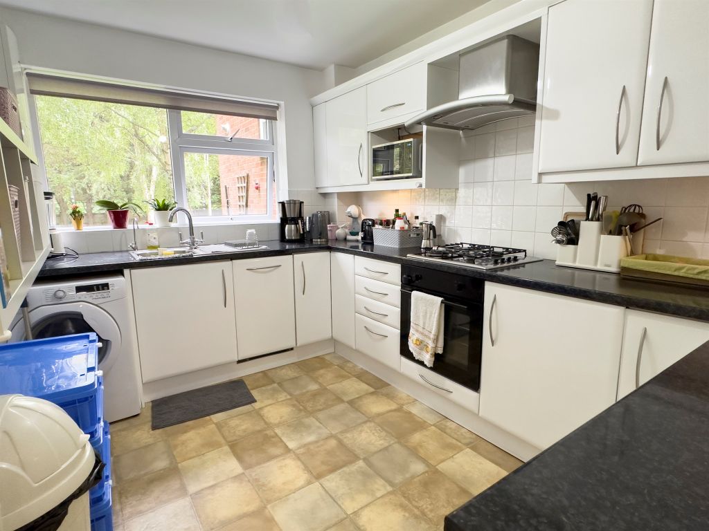 Property photo 3 of 7 Kitchen